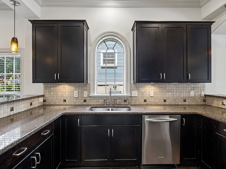 1011 Bate Ave — Photo 9