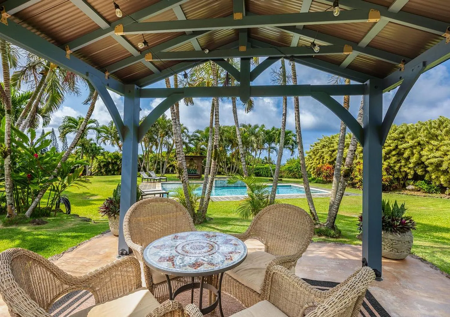 Private North Shore Oasis: Unique Pod-Style Estate with Zero-Edge Pool & Ocean View — Photo 3