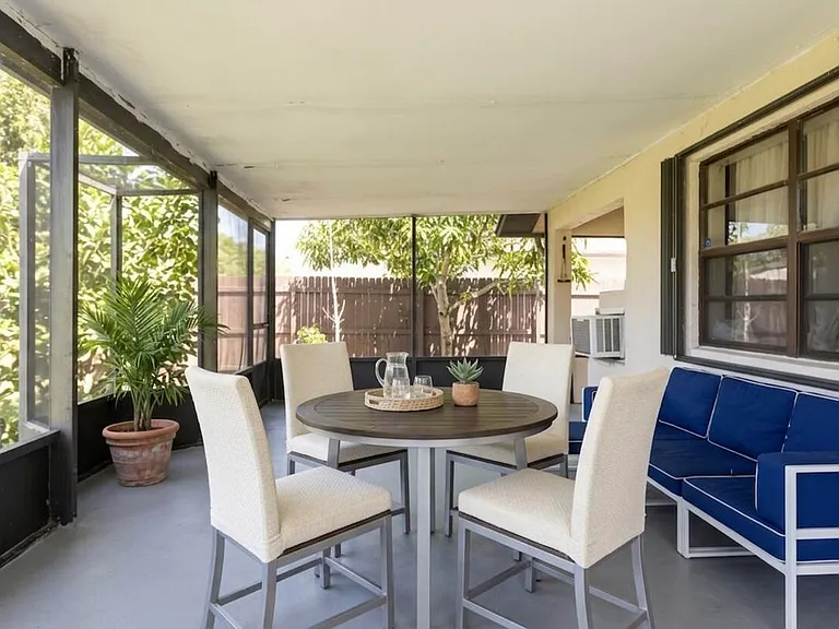 5330 Mendoza St — Photo 13