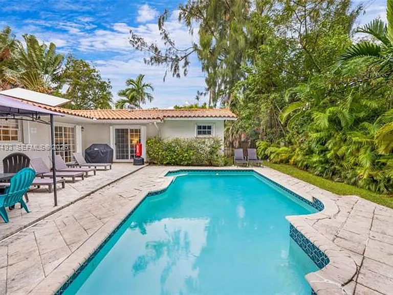 7711 Coquina Dr — Photo 40