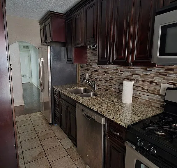 319 E 43rd St #1 — Photo 16