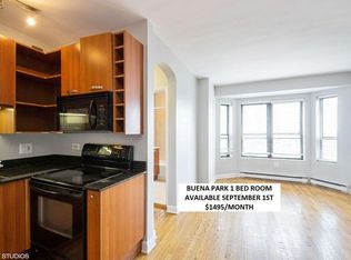 743 W Bittersweet Pl #302, Chicago, IL 60613