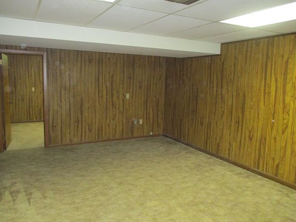 5th image of 704 S Main St