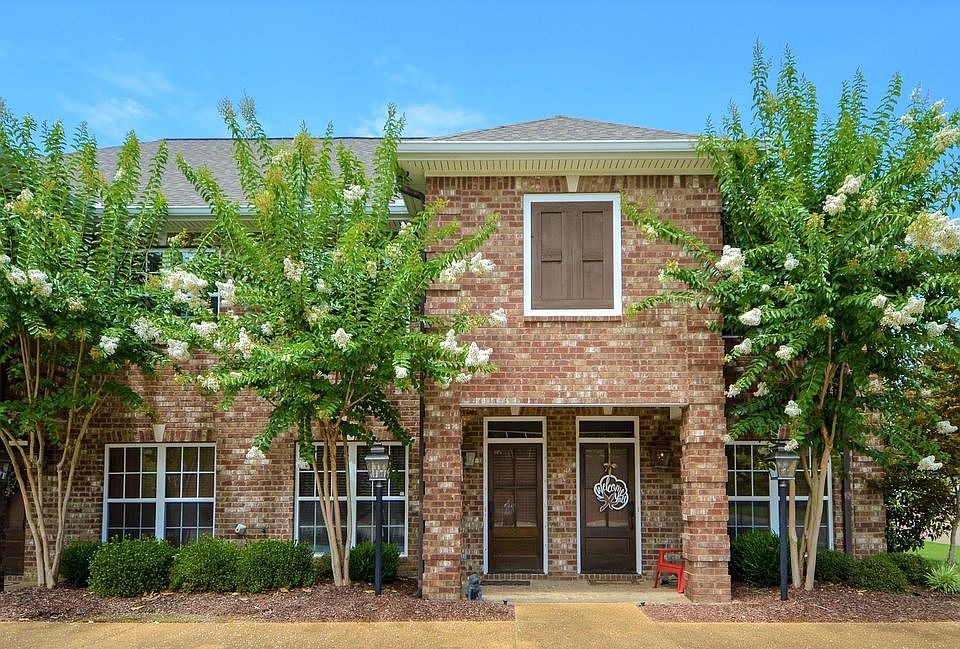 1st image of 102 Leigh Ln APT 3