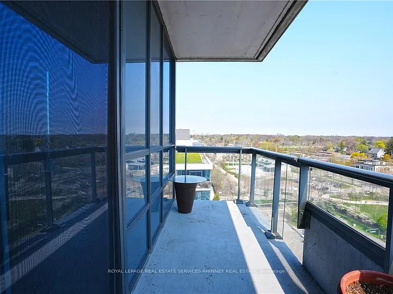 1 Hurontario St #806 — Photo 32