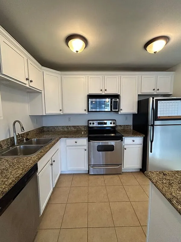 1 bed, 1.0 bath, 686 sqft, $2,200 — Photo 2