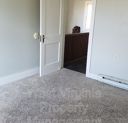 4th image of 807 S Oakwood Ave APT 1