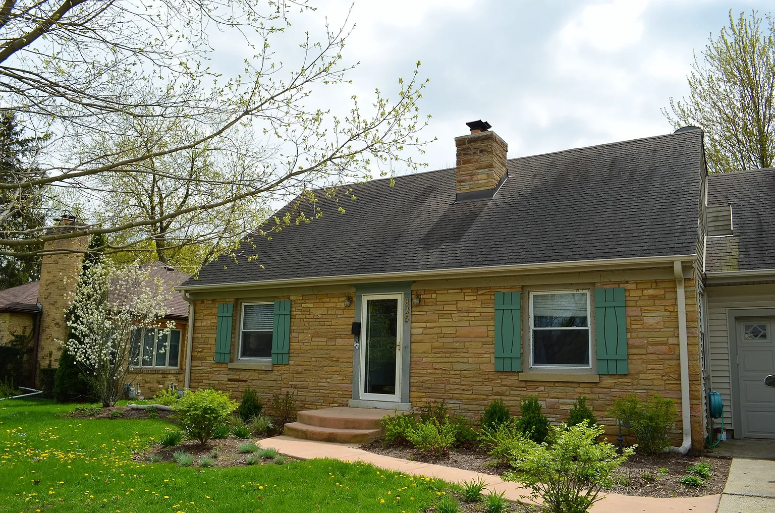 825 Oak St photo 1