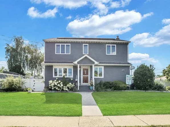 481 N Bay Drive, Massapequa, NY 11758