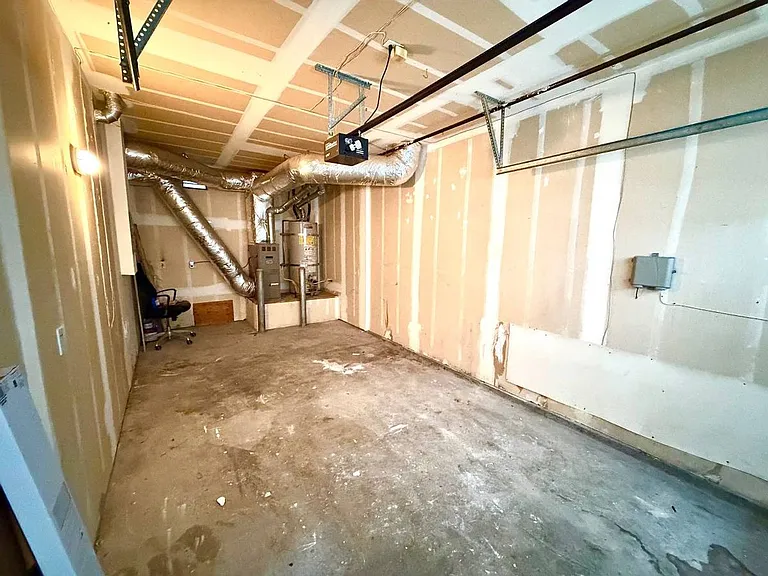 2941 Chavez Ln — Photo 24