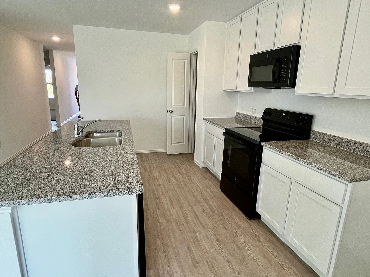 4 bed, 1674 sqft, $2,150 — Photo 4