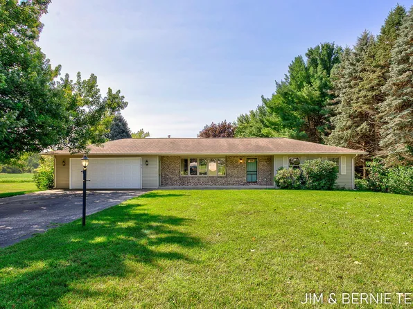 615 W Fennville St, Fennville, MI 49408