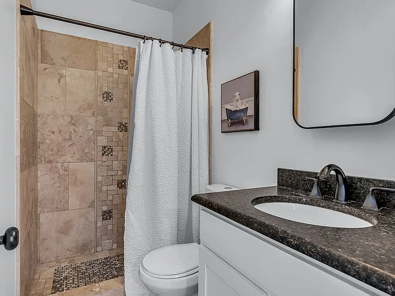 945 Mansfield Ave #B — Photo 8
