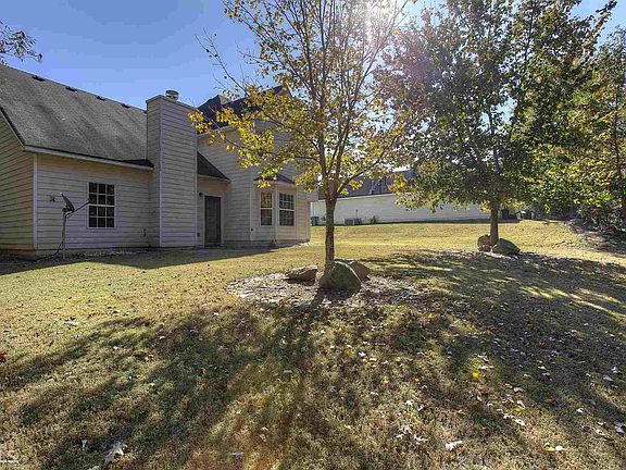 3rd image of 6723 Hill Creek Cv