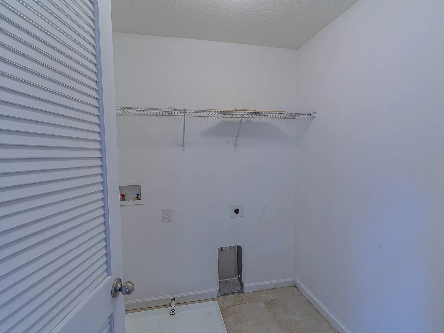 3 bed, 2.5 bath, 2004 sqft, $2,200 — Photo 3