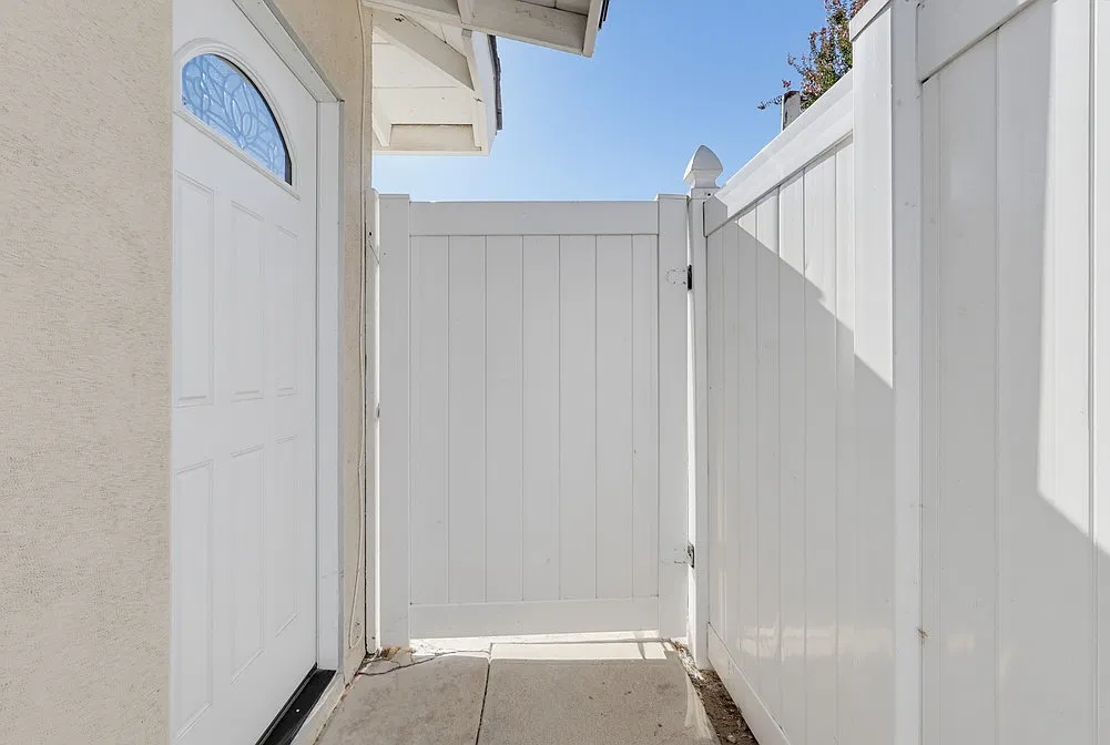 Studio, 430 sqft, $2,100 — Photo 4