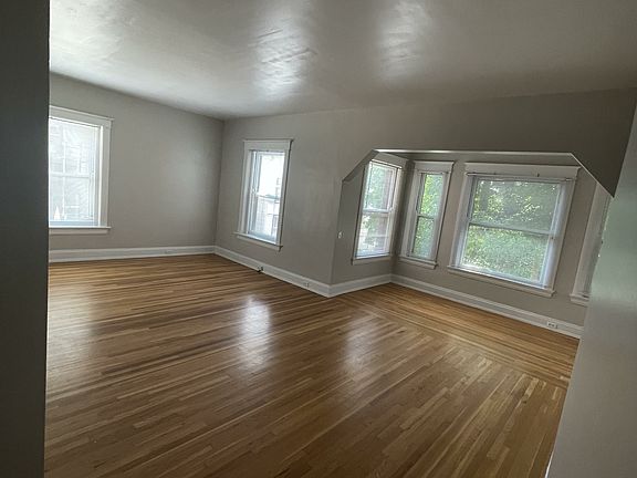 3rd image of 525 Greenup St #S14