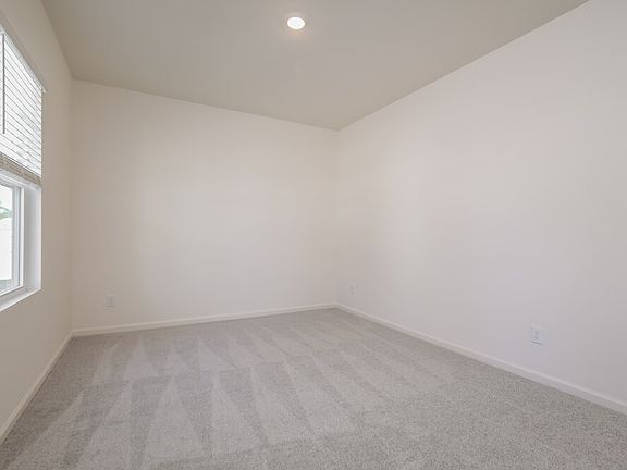 4th image of 744 Shepard Rock Dr