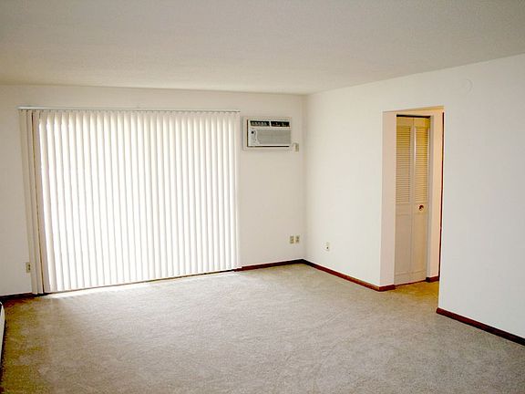 4th image of 4201 Parklawn Ave #418