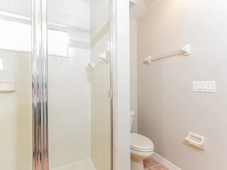 2221 Heathwood Cir — Photo 13
