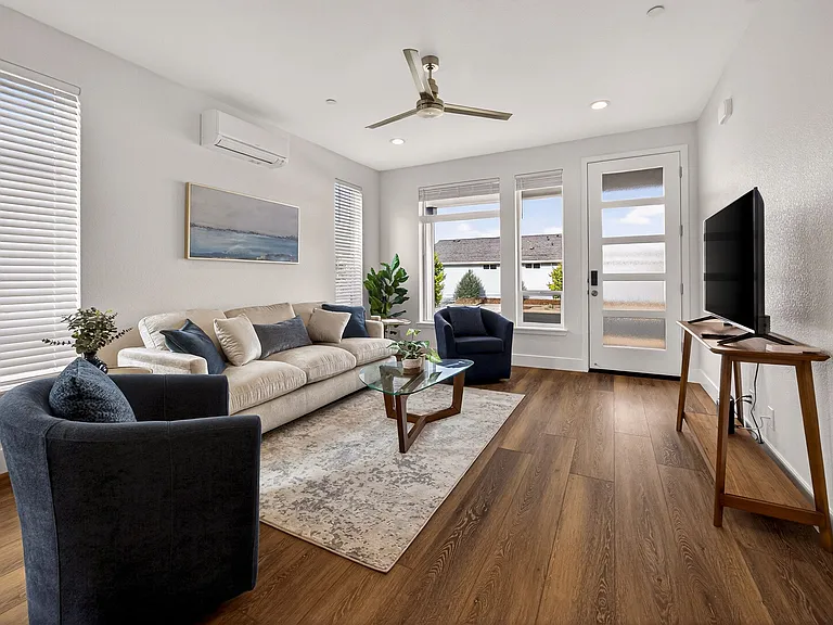 Thea Ave — Photo 2