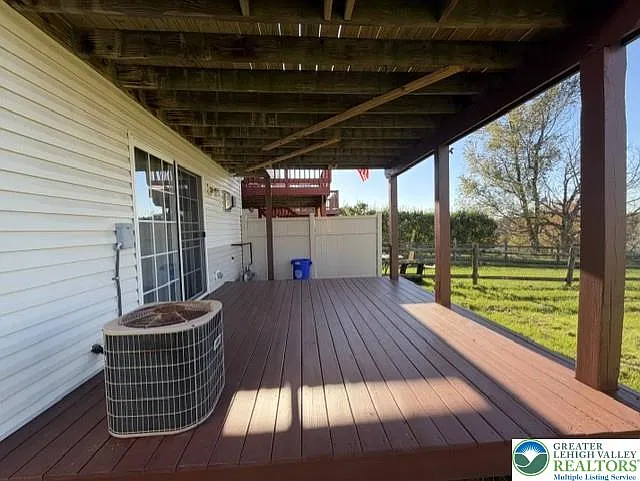 3 bed, 4.0 bath, 2264 sqft, $2,400 — Photo 4