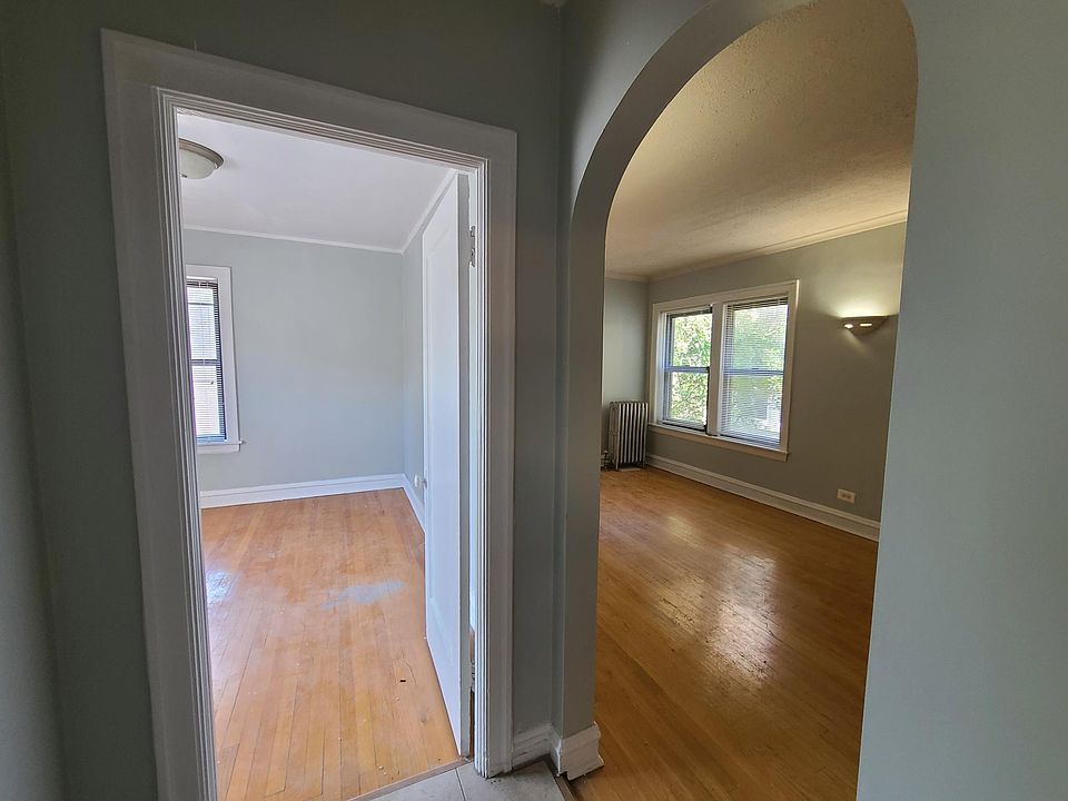 1st image of 1433 W Carmen Ave #2G