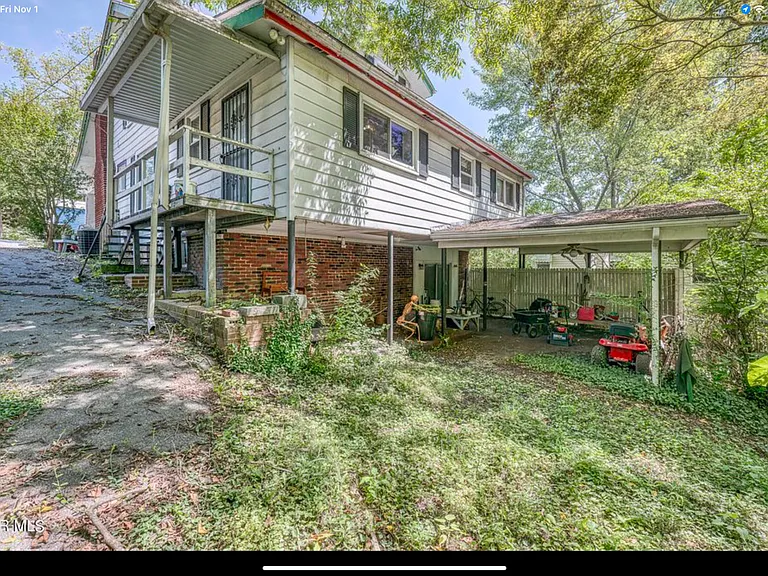 1005 Baxter St N — Photo 3
