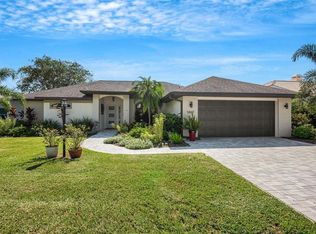5869 Carriage Dr, Sarasota, FL 34243