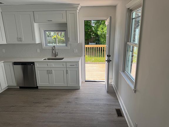 5th image of 99 Forest Rd