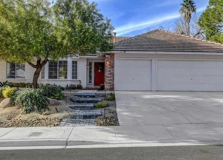 1566 Brentwood Dr — Photo 1