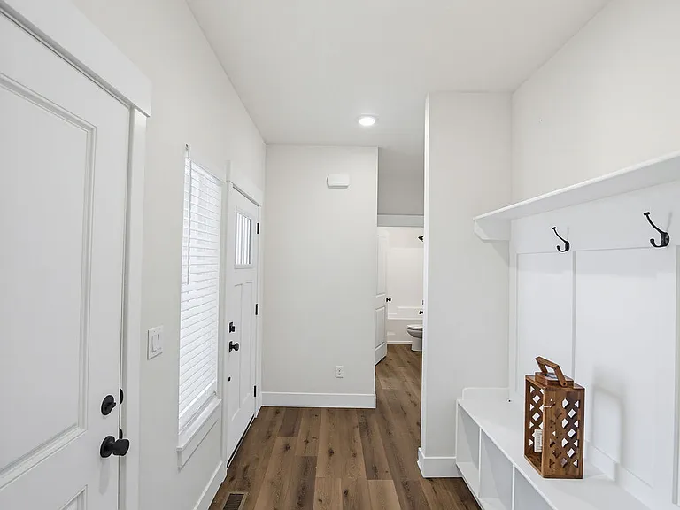 435 E River Ln — Photo 6