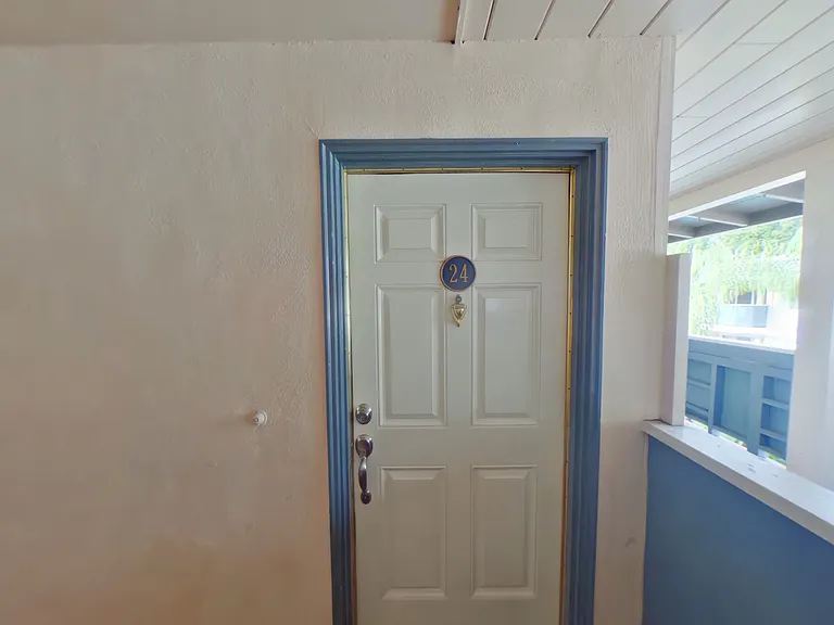 123 N El Camino — Photo 11
