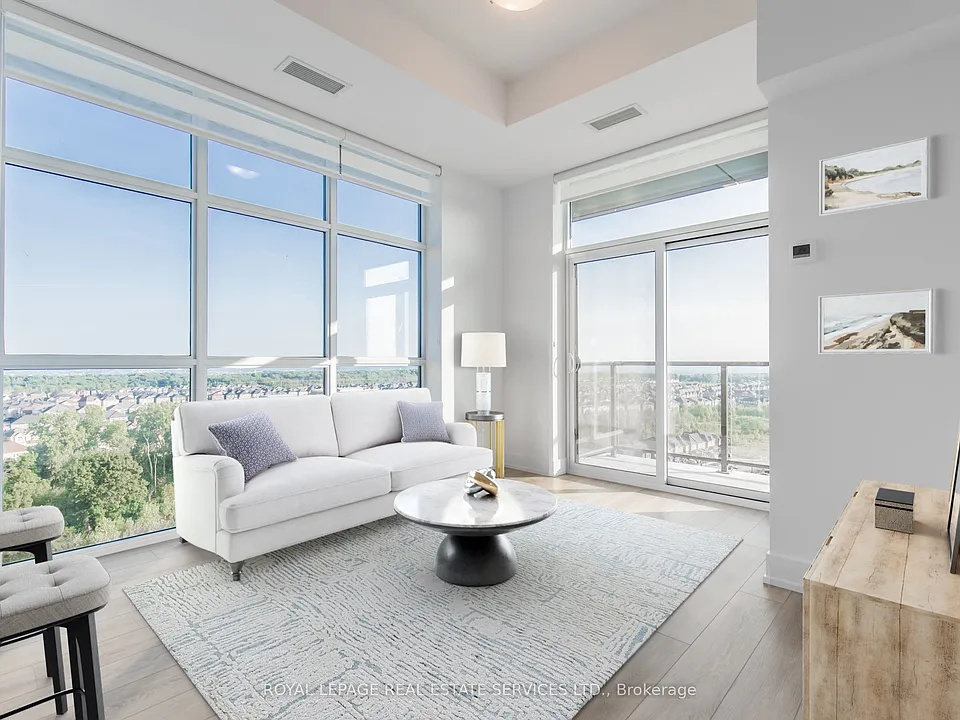 470 Dundas St E #1211