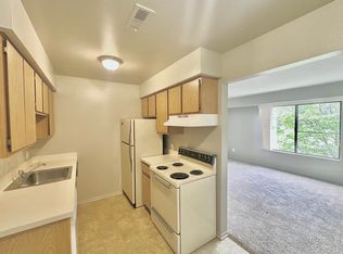 36050 Harper Ave APT 204, Clinton Township, MI 48035
