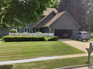 535 Quinlan Dr, Pewaukee, WI 53072