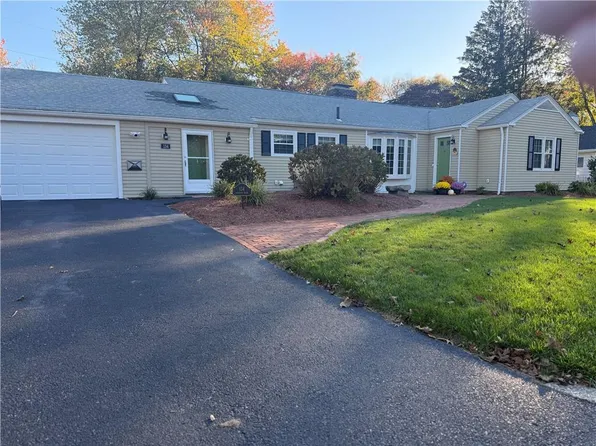 134 Naushon Rd, Pawtucket, RI 02861