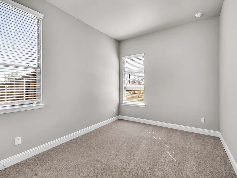 11706 Mikaela Dr — Photo 8