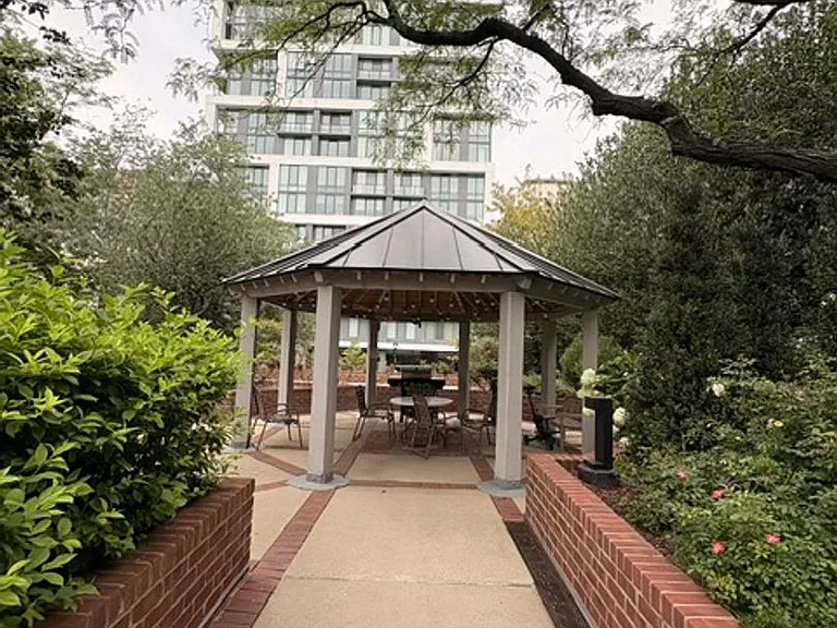 7500 Woodmont Ave #907 — Photo 32