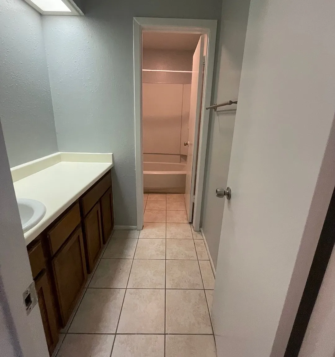 2 bed, 1.5 bath, 1200 sqft, $1,100 — Photo 3
