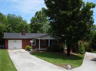 258 Indian Mound Cir, Jacksboro, TN 37757