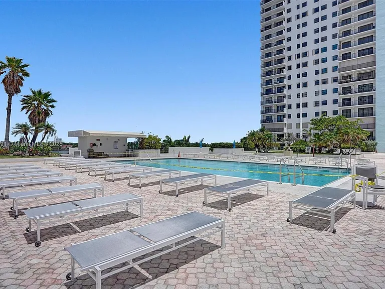 1201 S Ocean Dr — Photo 14