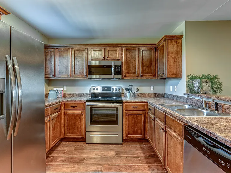 Bailey Springs Manor — Photo 16