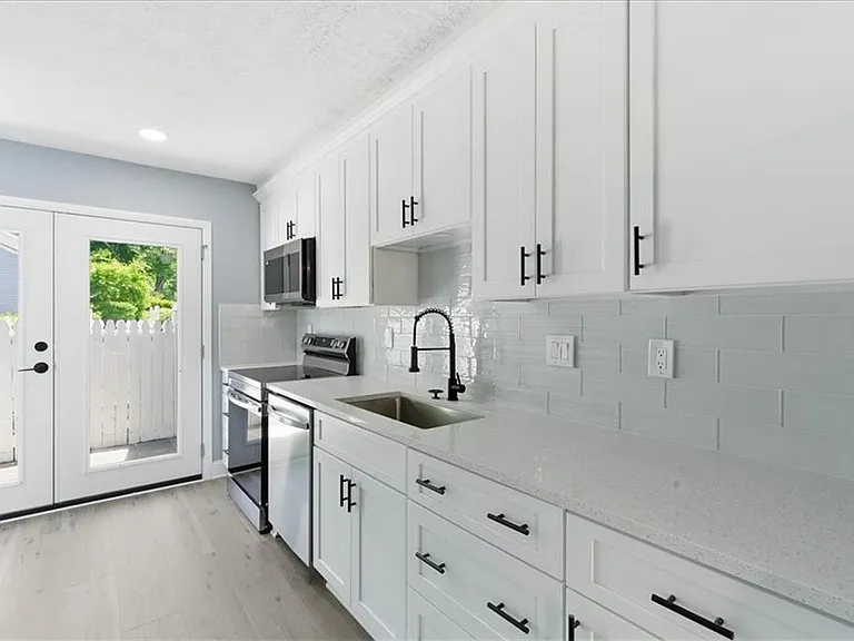 2696 Greentree Dr SE — Photo 3