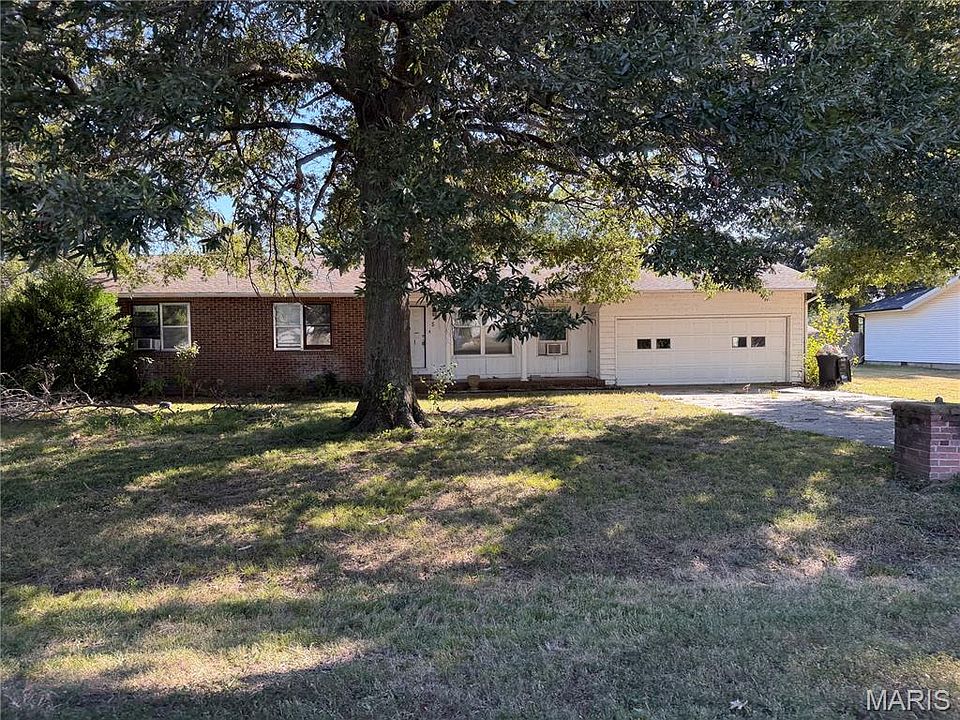 1st image of 5 Charles Dr