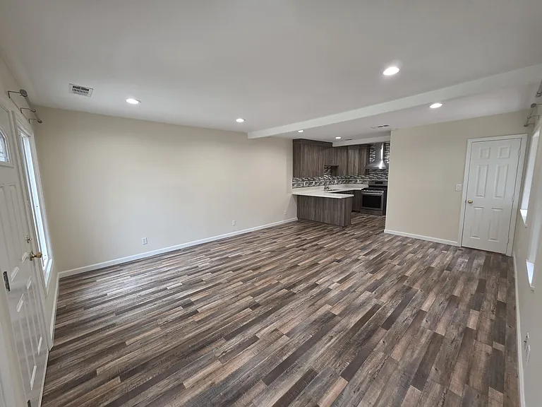 1250 S Orange St — Photo 14