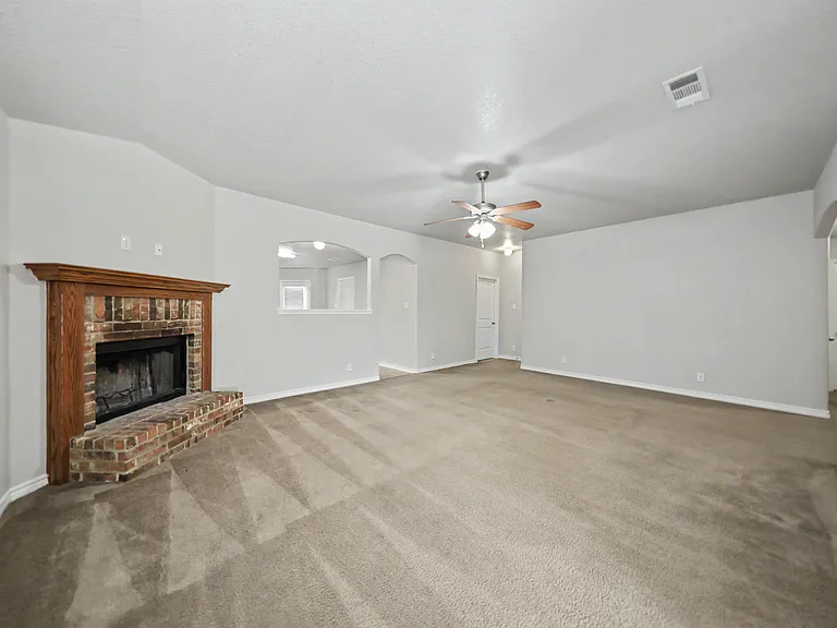 408 Bashaw Loop — Photo 9