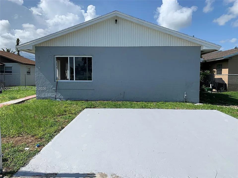 756 NW 5th St