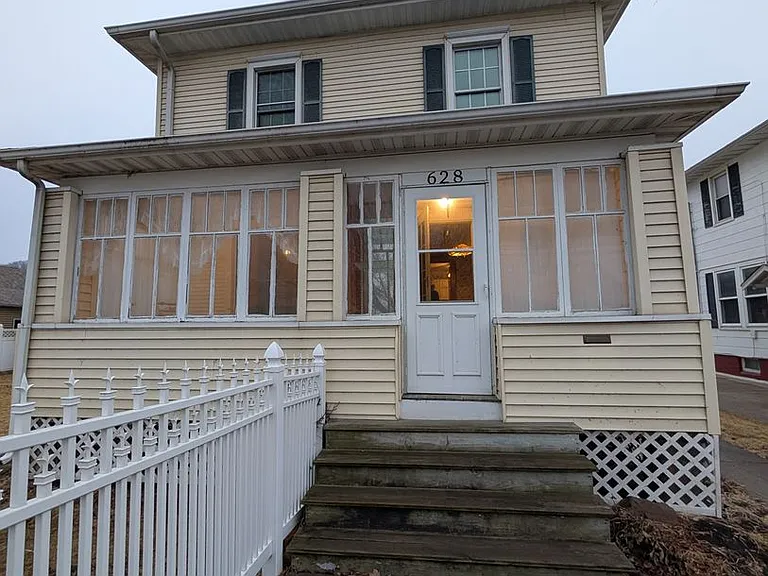 628 16th Ave — Photo 2