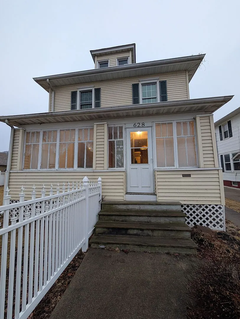 Building Photo - 628 16th Ave
